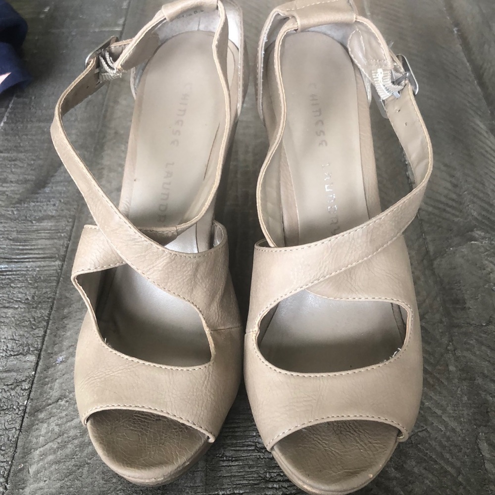 Size 6.5 Chinese Laundry tan wedge sandals